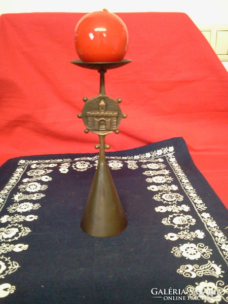 Goldsmith candle holder with candle