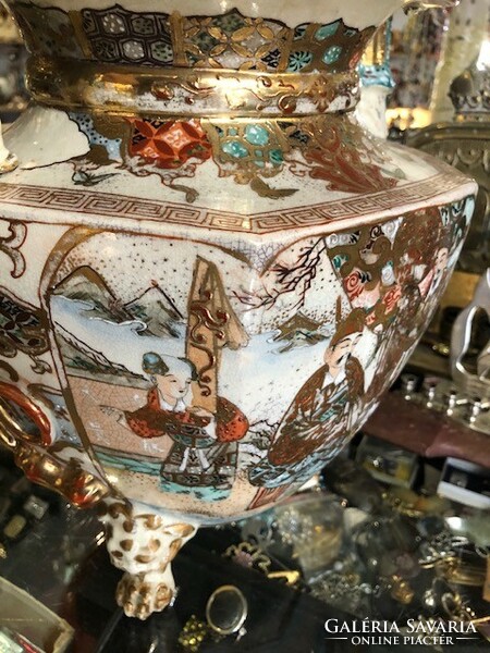 XIX. Century Chinese porcelain bowl, 42 cm high, richly gilded.