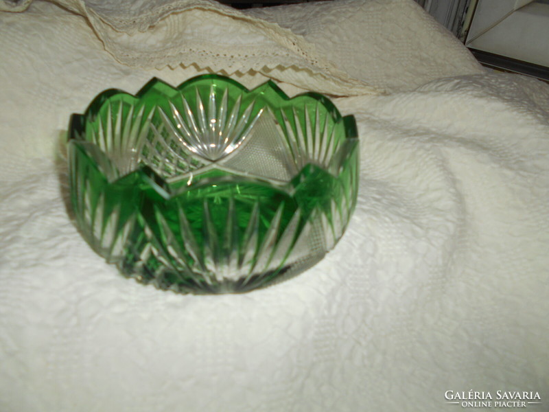 Súlyos zöld színű  csiszolt üveg tál