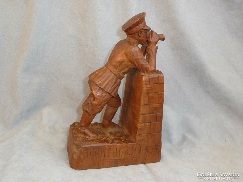 1. Vh war tsarist Russian prisoner of war military carved wooden statue war front memorial bookend