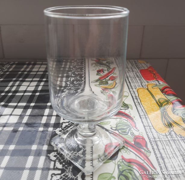 Régi boros pohár szögletes talppal