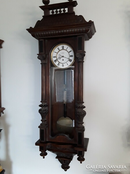 Weight-bearing Viennese wall clock