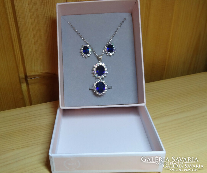 Exact copy of Princess Katalin's jewelry, amazingly beautiful.