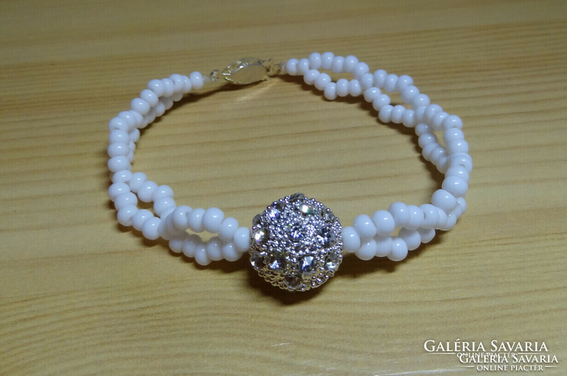 Beautiful bracelet with Shambala metal sphere, inside zirconia crystal, the size of the sphere is 16 mm