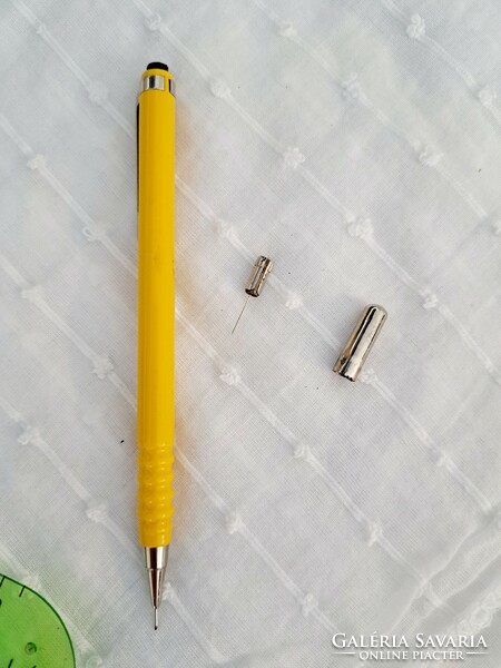 Retró Rotring ceruza, csavar sablon, 360 szögérő hegyek és DDR polycircle műszaki sablon együtt