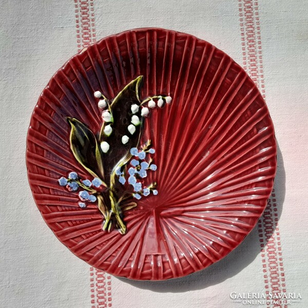 Art Nouveau majolica wall decorative plate, 25.5 cm