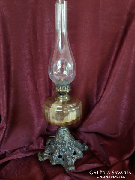 Antique large oil lamp!