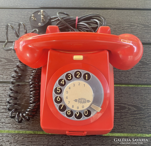 CB76MM piros asztali tárcsás telefon