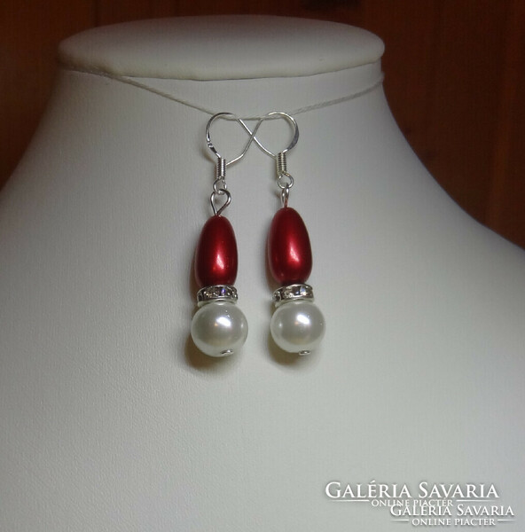 Earrings made of S 925 silver hanger, beautiful glass beads and solid crystal decoration.