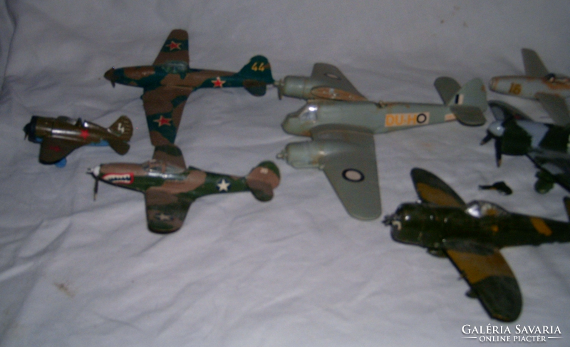 Repülő modellek ( sérültek ) 7 db 80 as évek