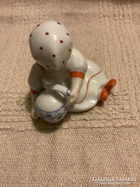 Régi Zsolnay porcelán figura Annuska korsóval