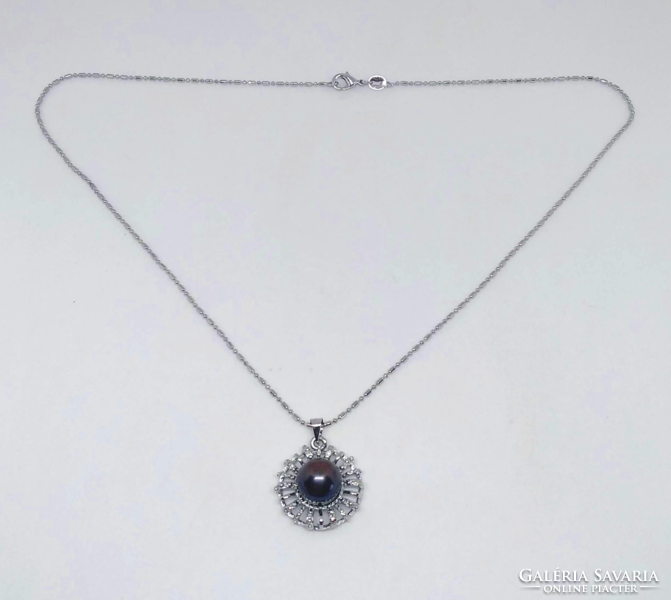 Fekete déltengeri gyöngy medálos nyaklánc, 10 mm-s igazgyönggyel 112