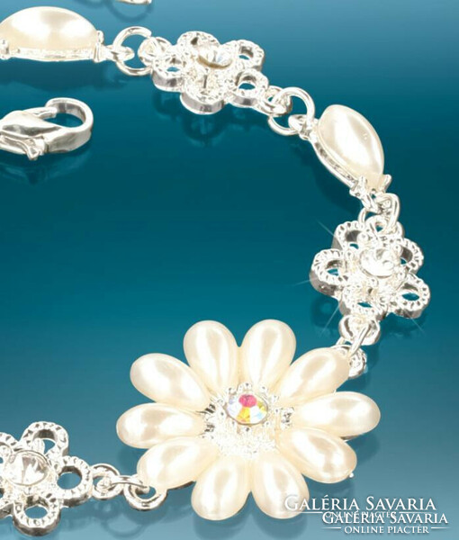 Bracelet is very beautiful, made of pearls, crystals, white and silver.