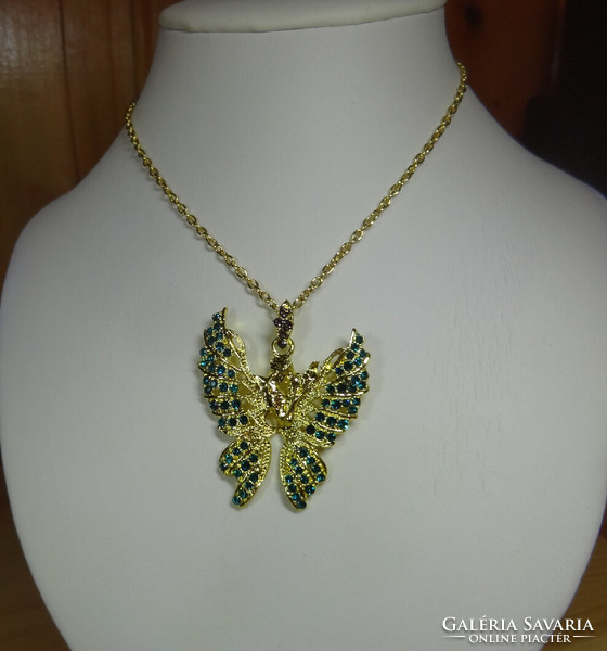 A beautiful butterfly pendant necklace with a dream inducing gentle feelings, with a couple in love in the middle.