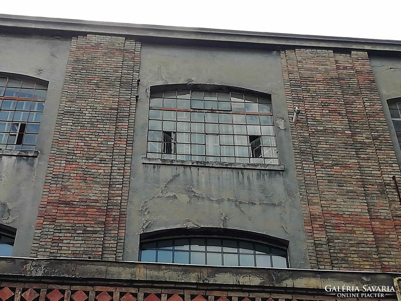 Gyárablakok egy régi textilgyárból, harisnyagyárból óriás méretű ablakok (2 darab) szállítható