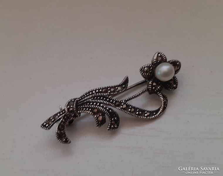 Old Silver Plated Marcasite Stone Flower Brooch Pin with Genuine Pearl Studded with Safety Pin