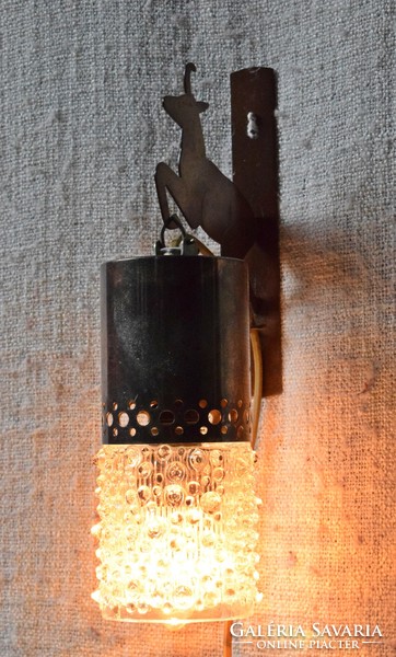 Falikar , lámpa , retro egyedi iparművészeti termék , kecske konzol , bütykös üveg búra 32 x 14x9 cm