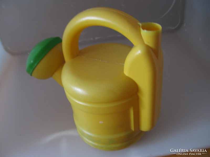 Retro wader children's sprinkler, watering can