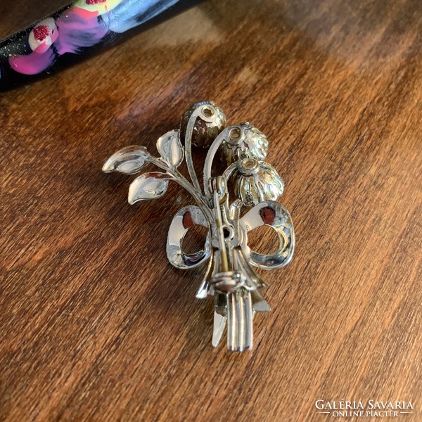 Gyöngyvirág Vintage fém bross, gyönyörű régi kitűző, szép régebbi pin, 1970-es évekből származik