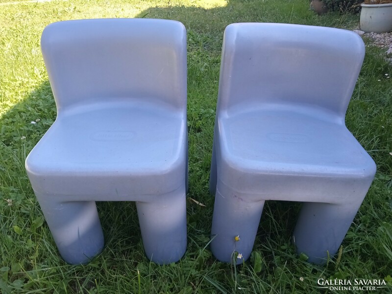 Plastic garden children's chair can be negotiated in pairs