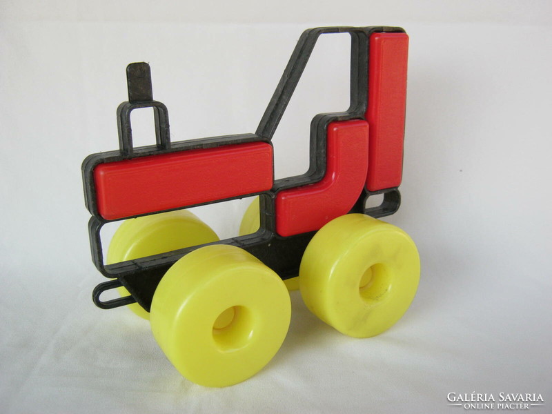 Retro műanyag húzogatós játék traktor