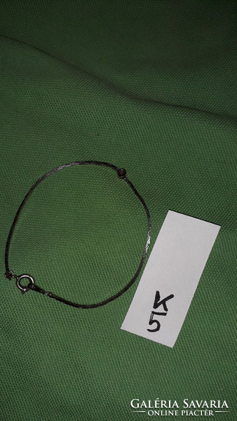 A very beautiful, delicate, flattened metal chain wrist bracelet with a small black stone, as shown in the pictures, k 5.