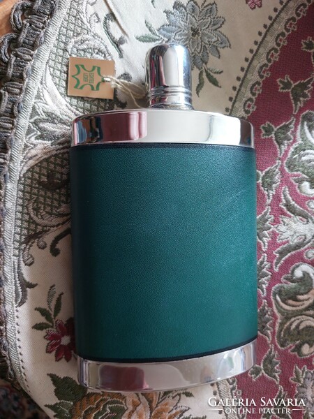Drinking hunting flask with leather cover