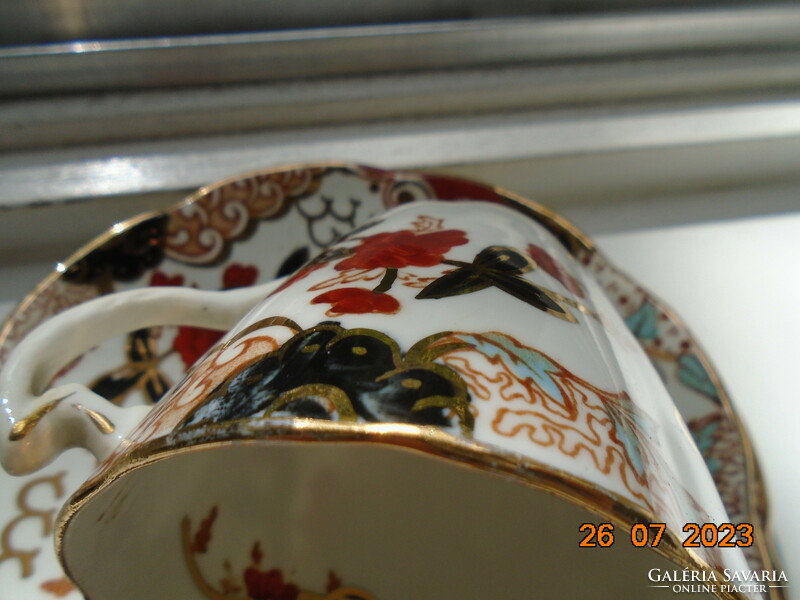 Antik angol aranykontúrozott Imari mintákkal kézzel festett reggeliző készlet bordázott csészével