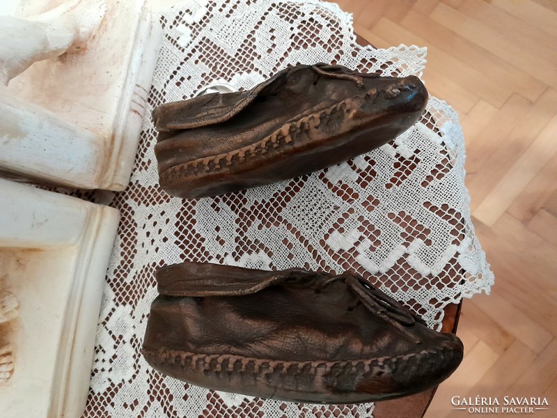 3 pár bronzzal bevont bőr kiscipő 1920-1930 évekből
