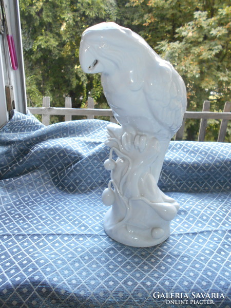 Herend parrot figurine. - White unpainted porcelain 25 cm