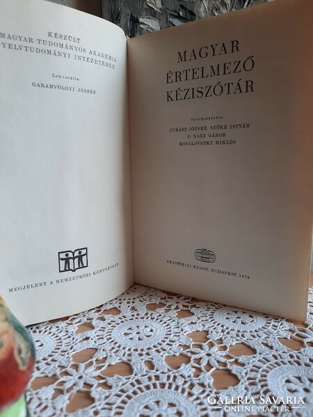 Hungarian interpretive handbook academic publisher, 1972.