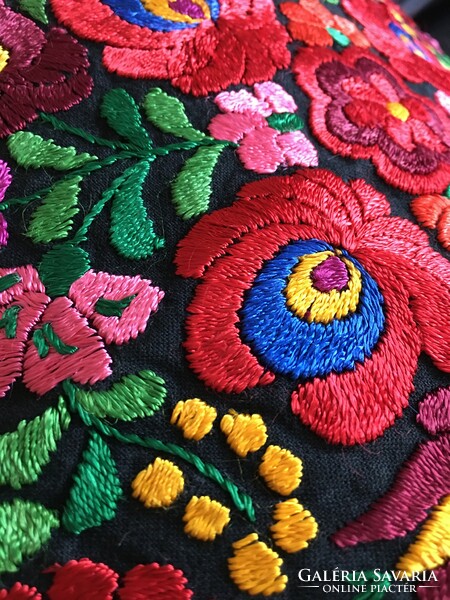 Matyó silk embroidered tablecloth