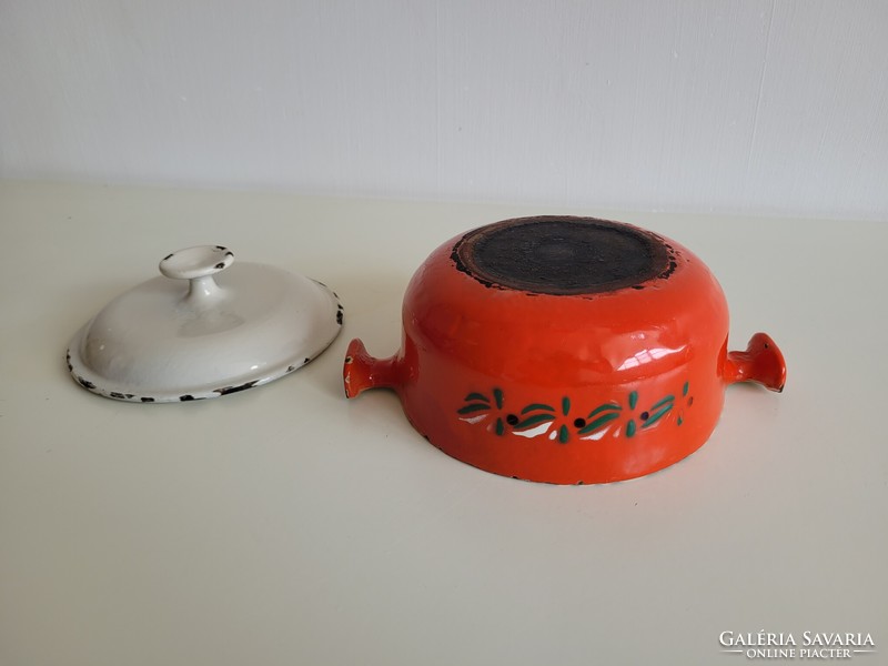 Old vintage cast iron red white pot with flower pattern iron pot with enamel lid baking dish bowl