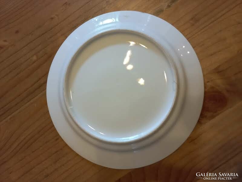 Fehér porcelán süteményes tányér