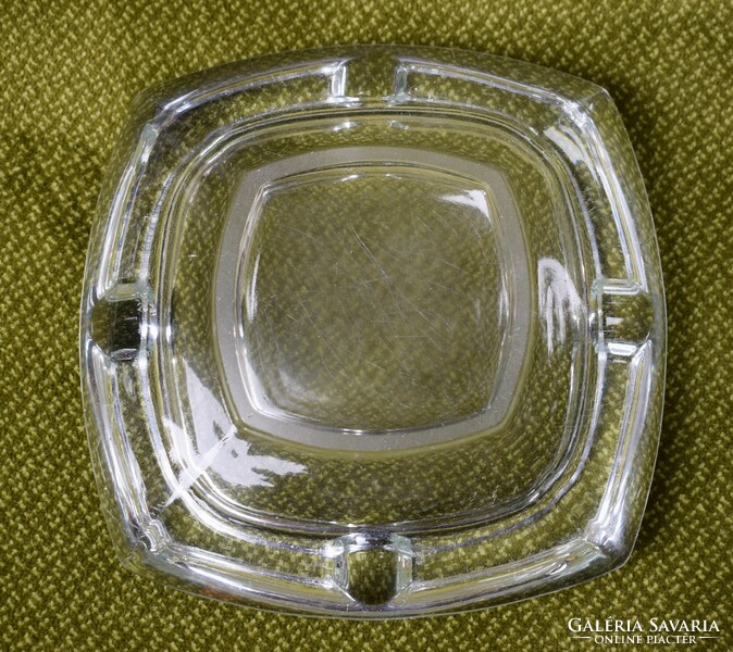 Art-deco csiszolt talpú nehéz üveg hamutartó , hamutál , hamuzó 17,7 x 17,7 x 4,5 cm