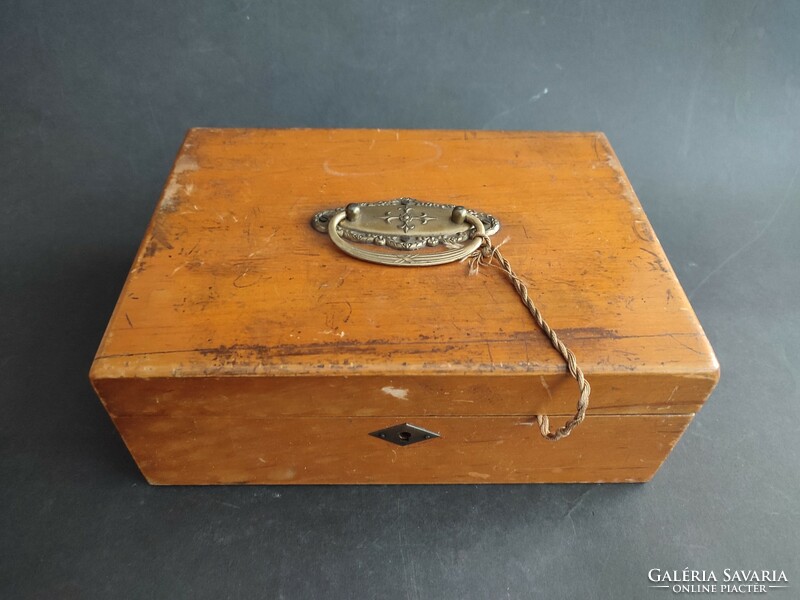 Antik szecessziós fa doboz kulccsal - EP