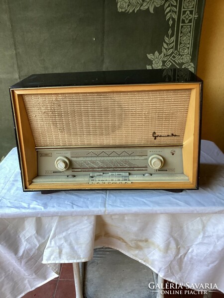 Blaupunkt gramanla old tube radio.