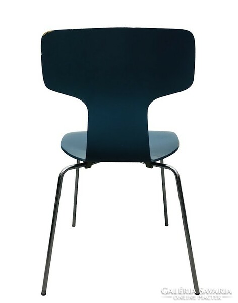 Kék színű T-szék. Arne Jacobsen tervezte a Fritz Hansen cégnek - 50132