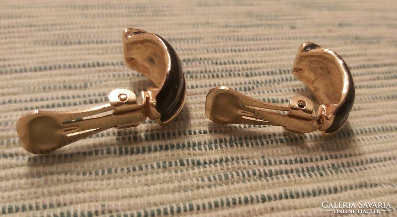 Women's bijou clip-on earrings, new, never worn.