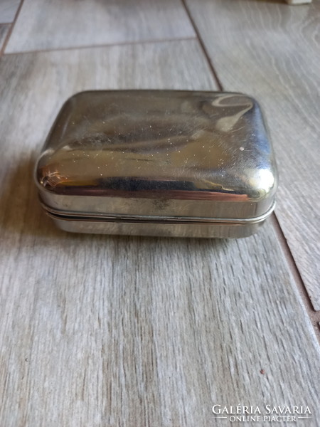 Szép régi ezüstözött doboz (szappantartó? 9,2x6,8x4 cm)