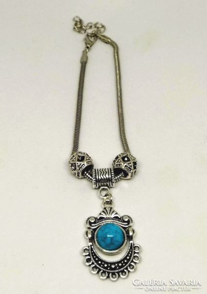 Pandora jellegű, tibeti ezüst  türkizköves, charm gyöngyös karkötő
