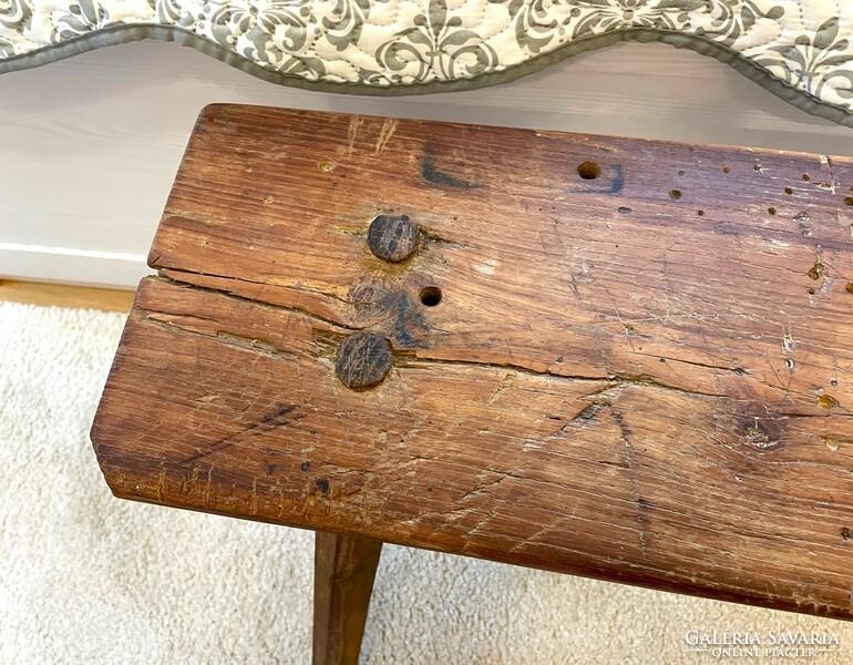 Kézzel faragott népi loca, régi 100 éves pad paraszt bútor antik, retro