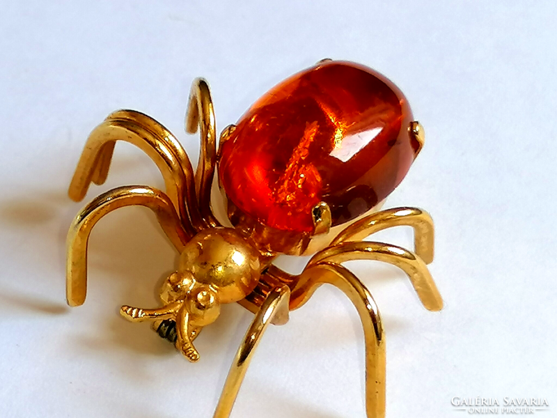 Old fire-shaded spider brooch 75.