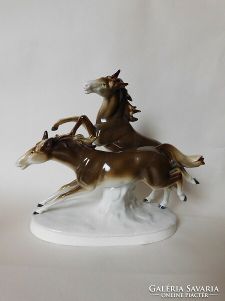Vágtató lovak - nagy méretű Gräfenthal porcelán szoborcsoport