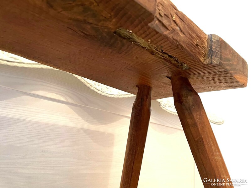 Kézzel faragott népi loca, régi 100 éves pad paraszt bútor antik, retro