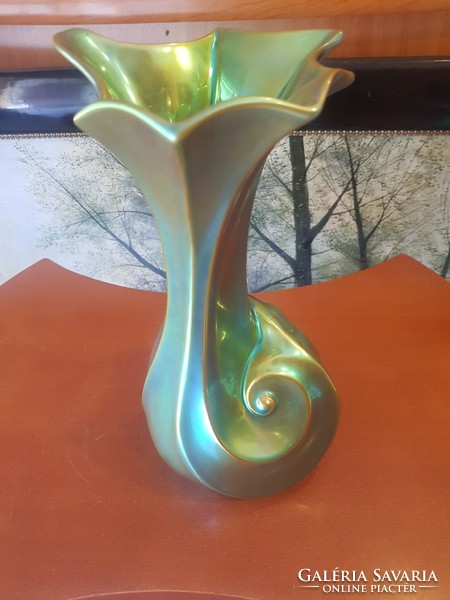 Zsolnay eozin rare snail vase