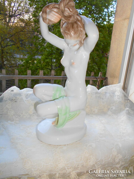 Herend combing nude figure.--36 Cm lux elek