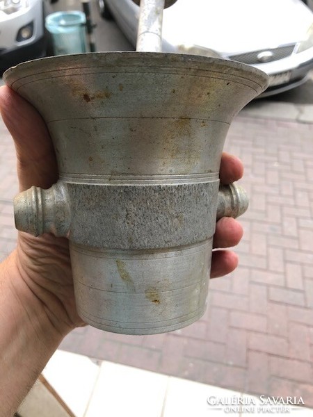 Mozsár, ónból, szecessziós, 20 cm-es magasságú darab.