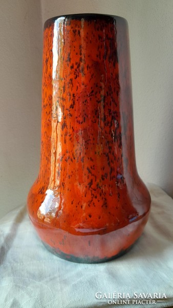 Igazi szépség ez a váza a 60 as évekből retro gyűjtői darab 28 cm magas hibátlan.