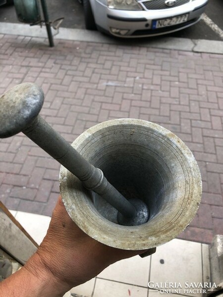 Mozsár, ónból, szecessziós, 20 cm-es magasságú darab.